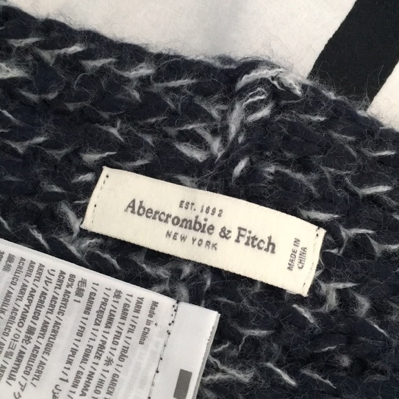 Abercrombie & Fitch Infinity Scarf - Picture 3 of 3